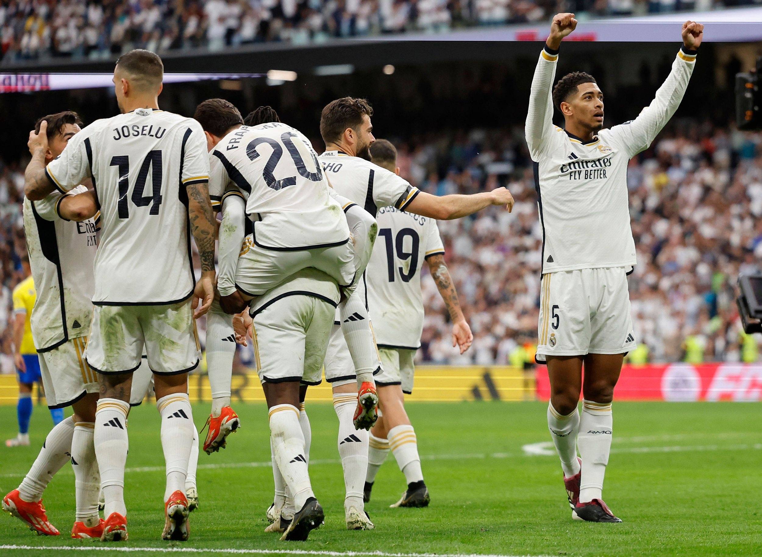 星空体育娱乐-西甲豪门不断引援，增强整体战斗力