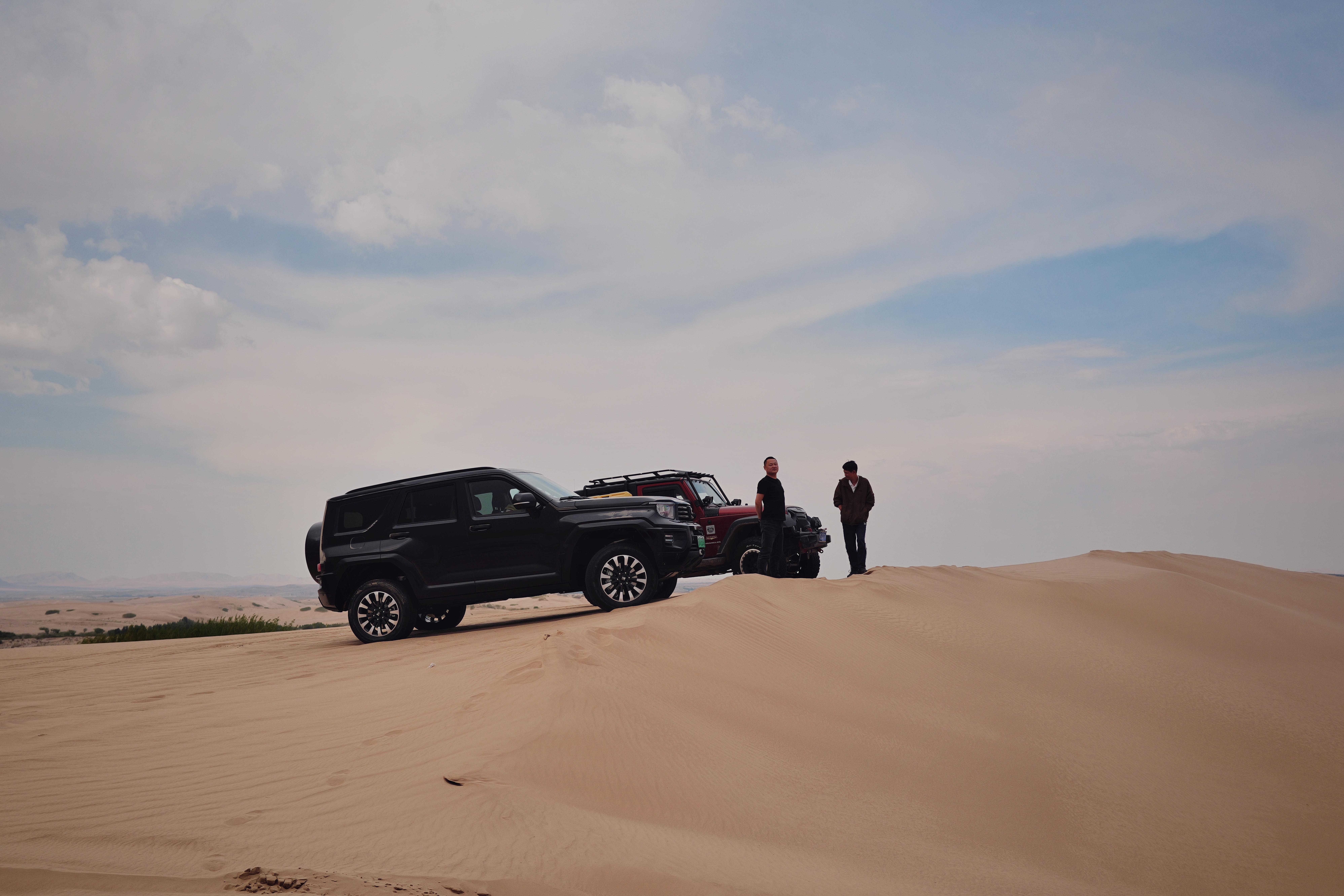 星空体育娱乐平台-沙漠越野跑：风沙之中的生存挑战的简单介绍