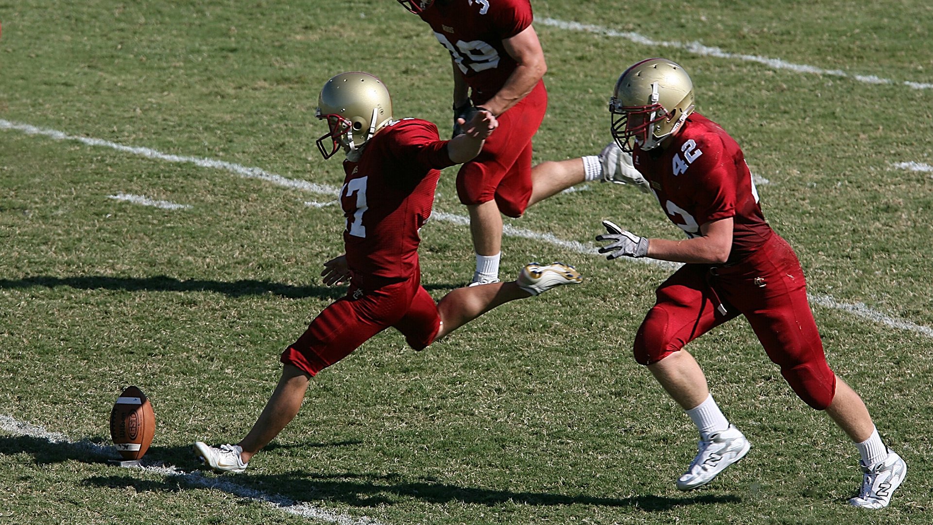 年龄差距引发关注:老将年轻新秀的对决,年轻与年龄无关