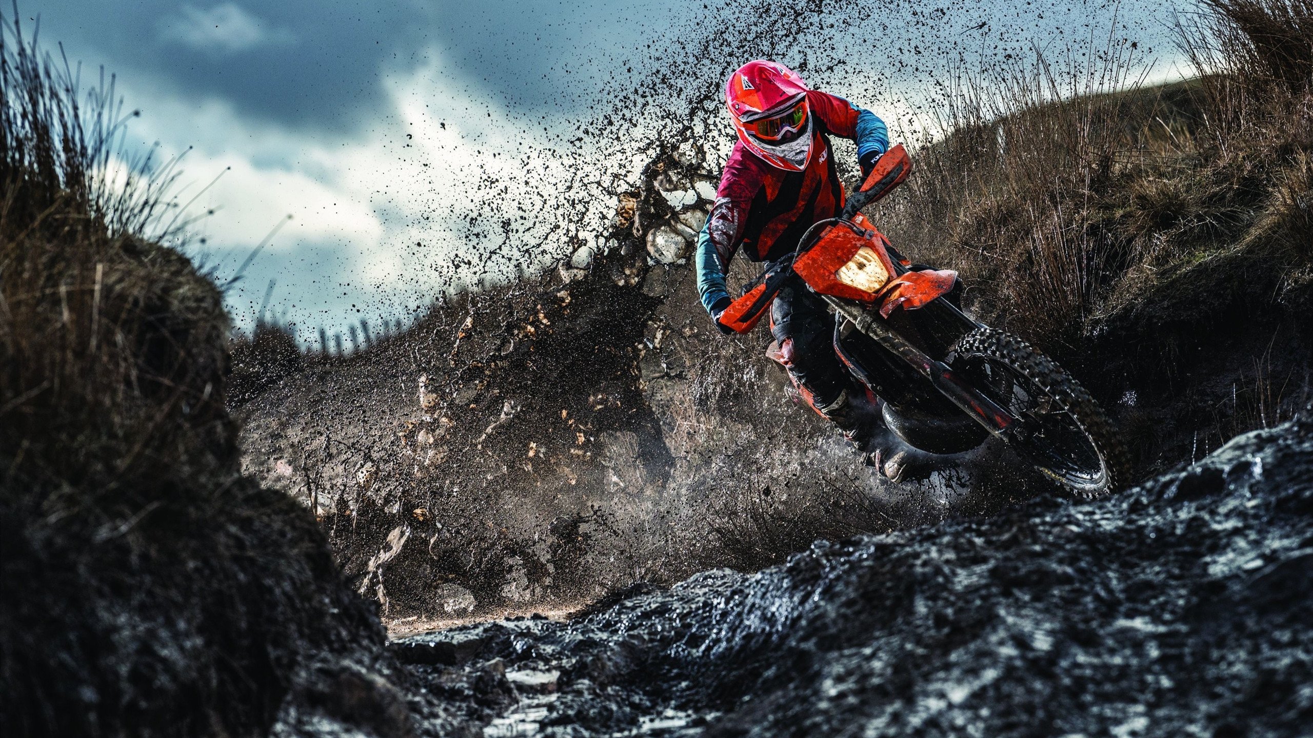 跨越地形：山地、平原、沙漠的极限挑战全解读，沙漠挑战赛